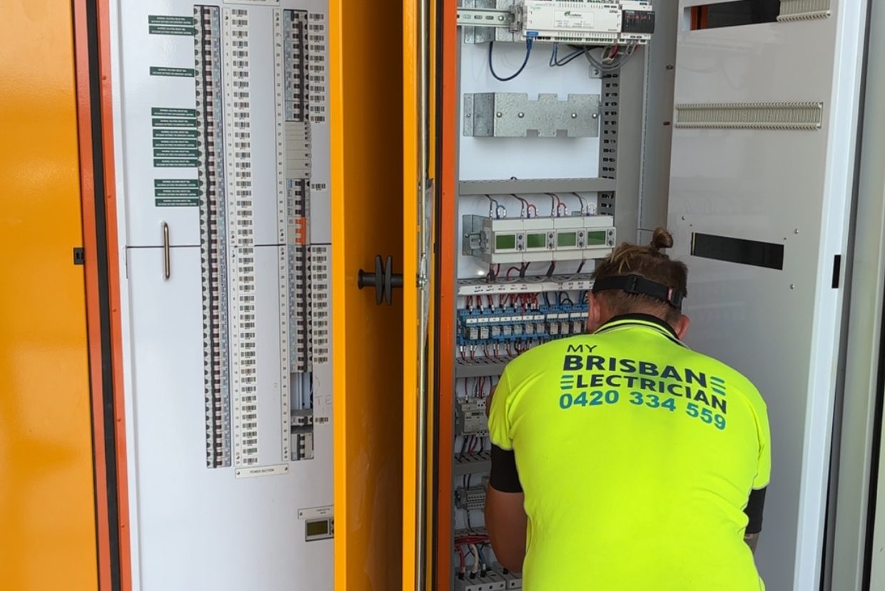 Commercial electrician in Brisbane